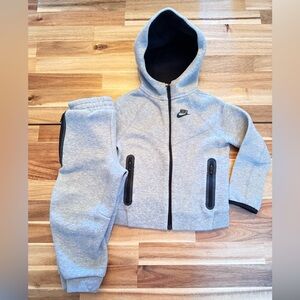 Nike boys Gray Tech suit size 4 yrs 4t